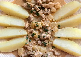 Vepřové maso v kedlubnách (Vepřové maso v kedlubnách s vařenými brambory)