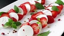 Jahodové carpaccio