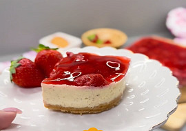 Jahodové cheesecake řezy