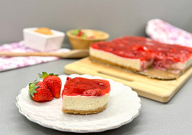 Jahodové cheesecake řezy