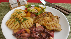 Kuřecí steak s rebarborovou omáčkou