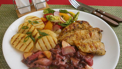 Kuřecí steak s rebarborovou omáčkou