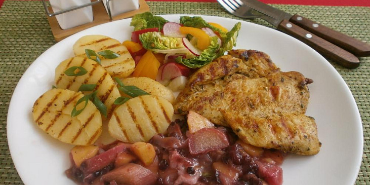 Kuřecí steak s rebarborovou omáčkou