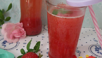 Domácí jahodová limonáda