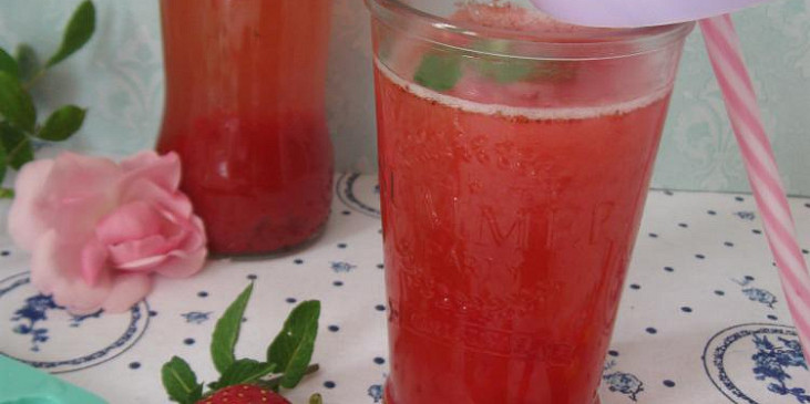 Domácí jahodová limonáda