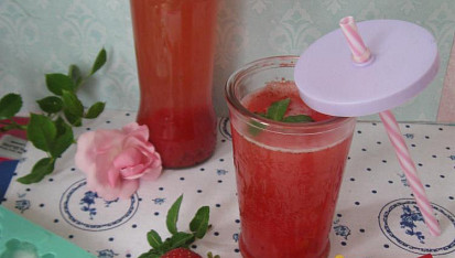 Domácí jahodová limonáda