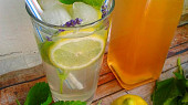 Domácí meduňkový sirup