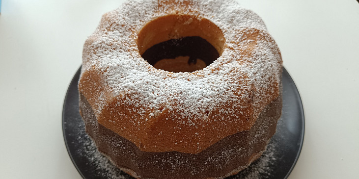 Dvoubarevná hrníčková bábovka
