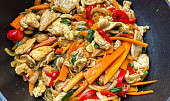 “Kung Pao” s kuřecím masem a zeleninou