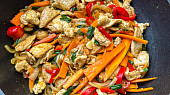 “Kung Pao” s kuřecím masem a zeleninou
