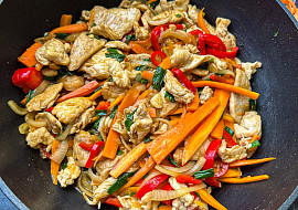 “Kung Pao” s kuřecím masem a zeleninou
