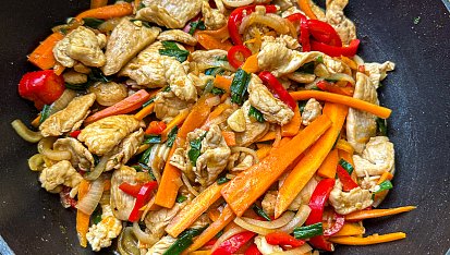 “Kung Pao” s kuřecím masem a zeleninou