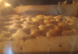 Nadýchaný piškot s třešněmi