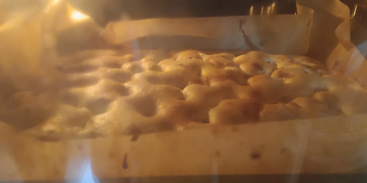 Nadýchaný piškot s třešněmi