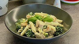 Penne s kuřecím masem, brokolicí a mascarpone