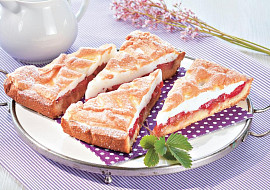 Rychlý jahodovo-reveňový koláč
