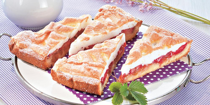 Rychlý jahodovo-reveňový koláč