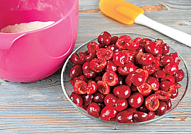 Třešňovo-kakaový moučník