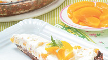 Nepečený koláč s mascarpone a broskvemi