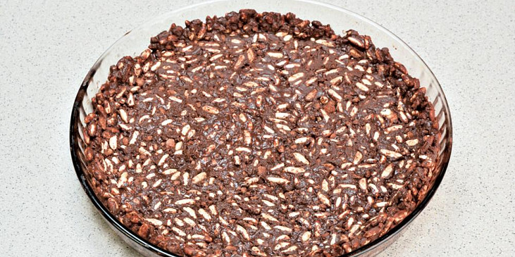 Nepečený koláč s mascarpone a broskvemi