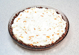 Nepečený koláč s mascarpone a broskvemi