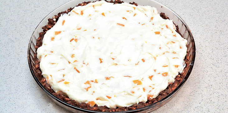 Nepečený koláč s mascarpone a broskvemi