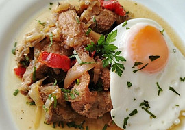 Vepřové nudličky s cibulí v alobalovém balíčku v horkovzdušné fritéze