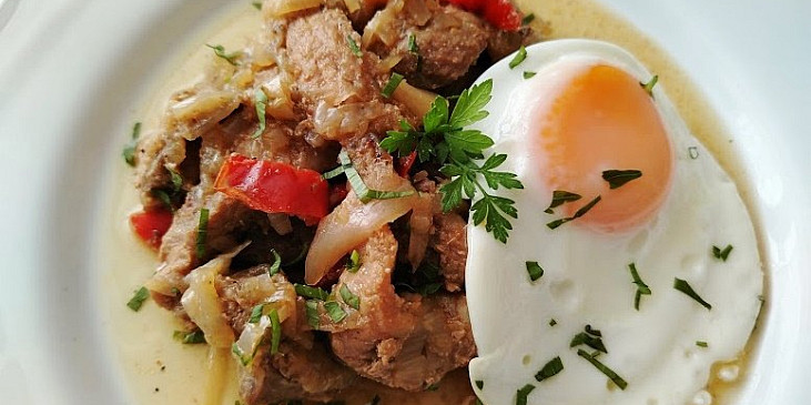 Vepřové nudličky s cibulí v alobalovém balíčku v horkovzdušné fritéze