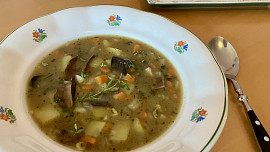 Bramborová polévka s houbami
