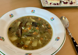 Bramborová polévka s houbami
