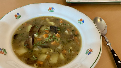 Bramborová polévka s houbami