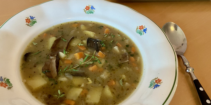 Bramborová polévka s houbami