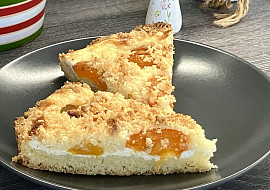 Drobenkový koláč s tvarohem a ovocem
