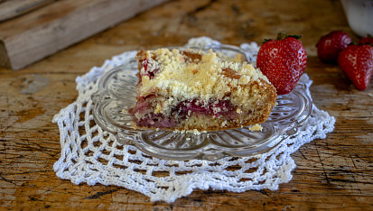 Hrnková bublanina s ovocem a drobenkou