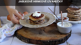 Jablkové hrnkové lívanečky