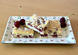 Třešňový koláč z tvarohového těsta