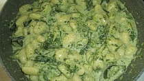 Gnocchi s cuketou a špenátem