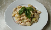 Gnocchi s cuketou, rajčaty a bazalkou (Gnocchi s cuketou, rajčaty a bazalkou)