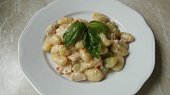 Gnocchi s cuketou, rajčaty a bazalkou (Gnocchi s cuketou, rajčaty a bazalkou)