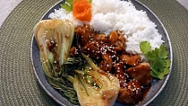 Kuřecí kousky v lepkavé omáčce s pak choi