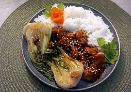 Kuřecí kousky v lepkavé omáčce s pak choi