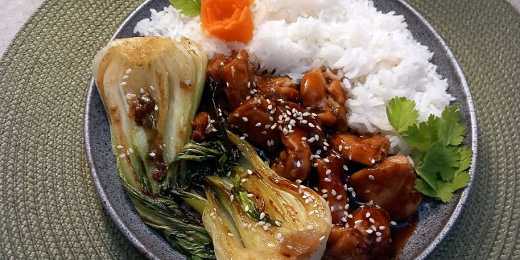 Kuřecí kousky v lepkavé omáčce s pak choi