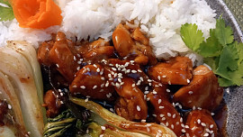 Kuřecí kousky v lepkavé omáčce s pak choi