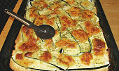 Pizza z domácího listového těsta s cuketou a smetanou