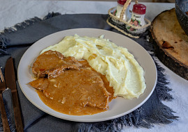 Vepřový plátek na cibulce