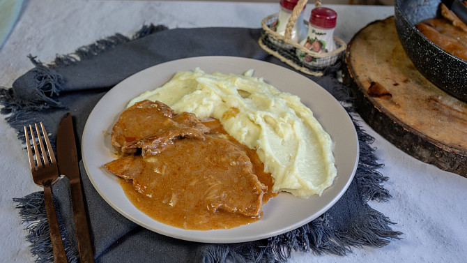 Vepřový plátek na cibulce