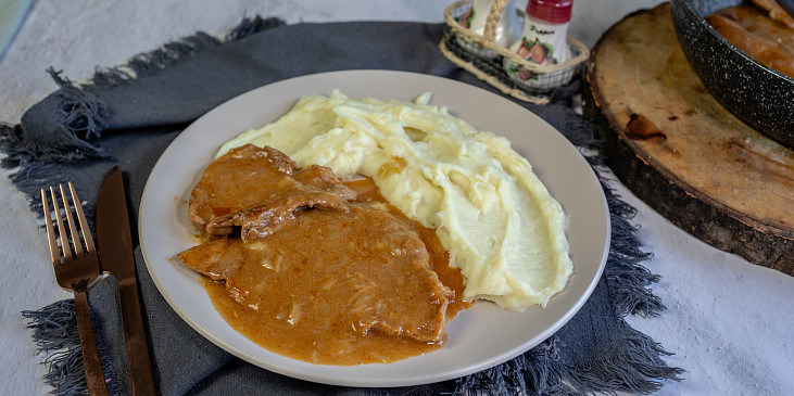 Vepřový plátek na cibulce