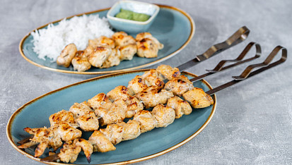 Kuřecí tandoori špízy s koriandrovou omáčkou