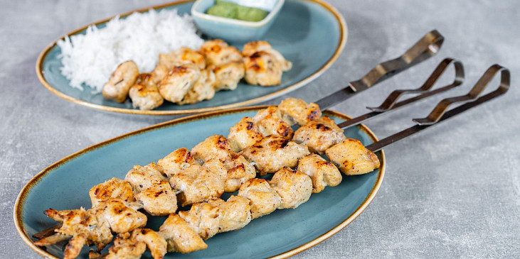 Kuřecí tandoori špízy s koriandrovou omáčkou