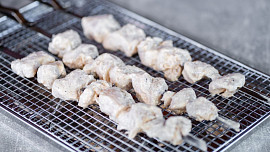 Kuřecí tandoori špízy s koriandrovou omáčkou